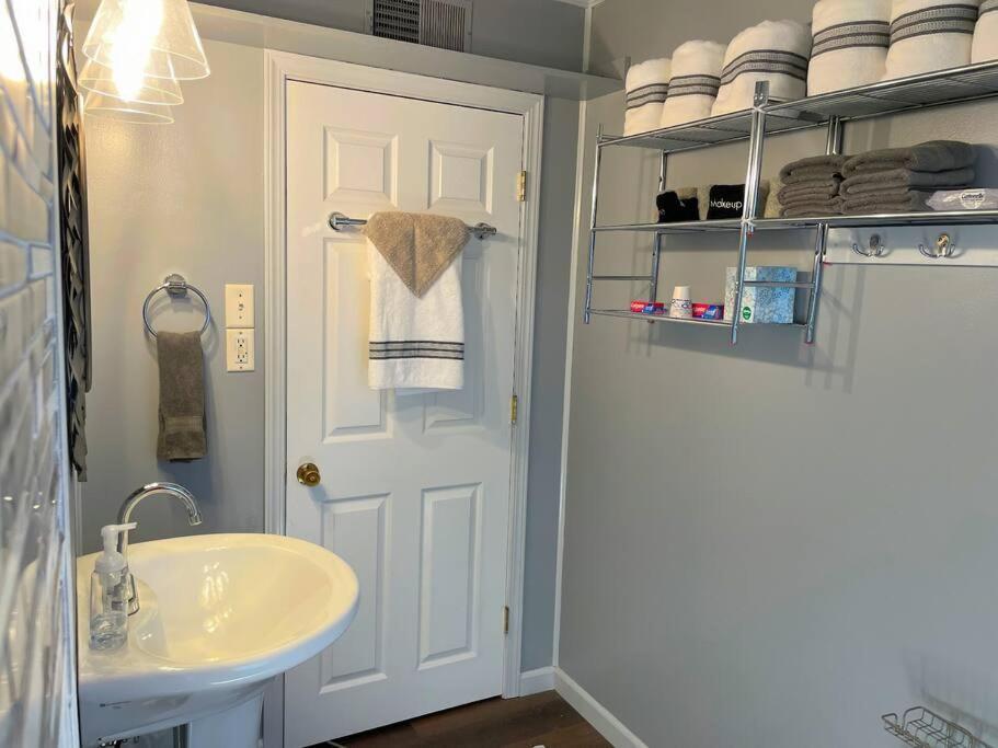 *King Bed/3Bds House Near Naval Base & 6Flags* Apartment Waukegan Exterior foto