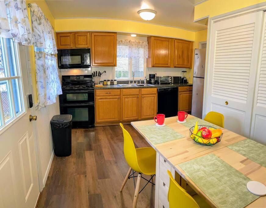 *King Bed/3Bds House Near Naval Base & 6Flags* Apartment Waukegan Exterior foto